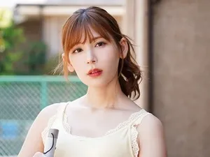 Cô gái trẻ đầy đặn với vẻ quyến rũ lẳng lơ và hai anh em đang quan hệ tình dục trong khách sạn, liếm, mút, cọ xát, rên rỉ và la hét...
