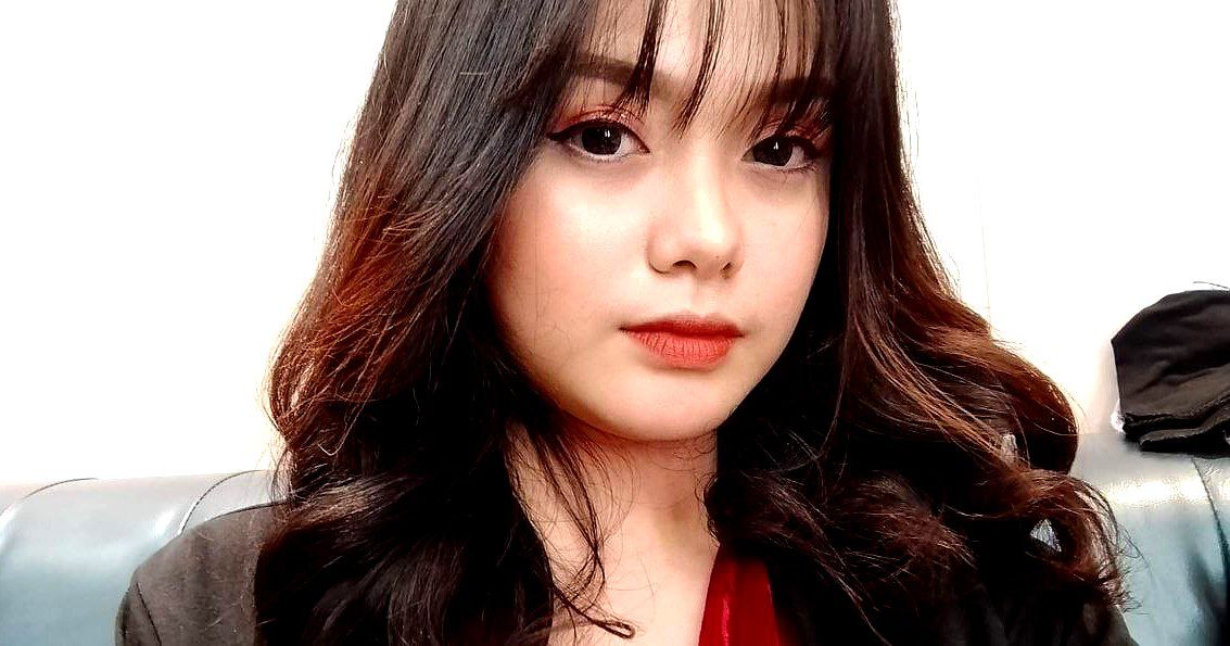 Ở nhà, tôi quyến rũ người bạn sói của mình bằng những bộ trang phục gợi cảm và làm theo chỉ dẫn của anh ta để phơi bày cơ thể mình [MP4/524MB]